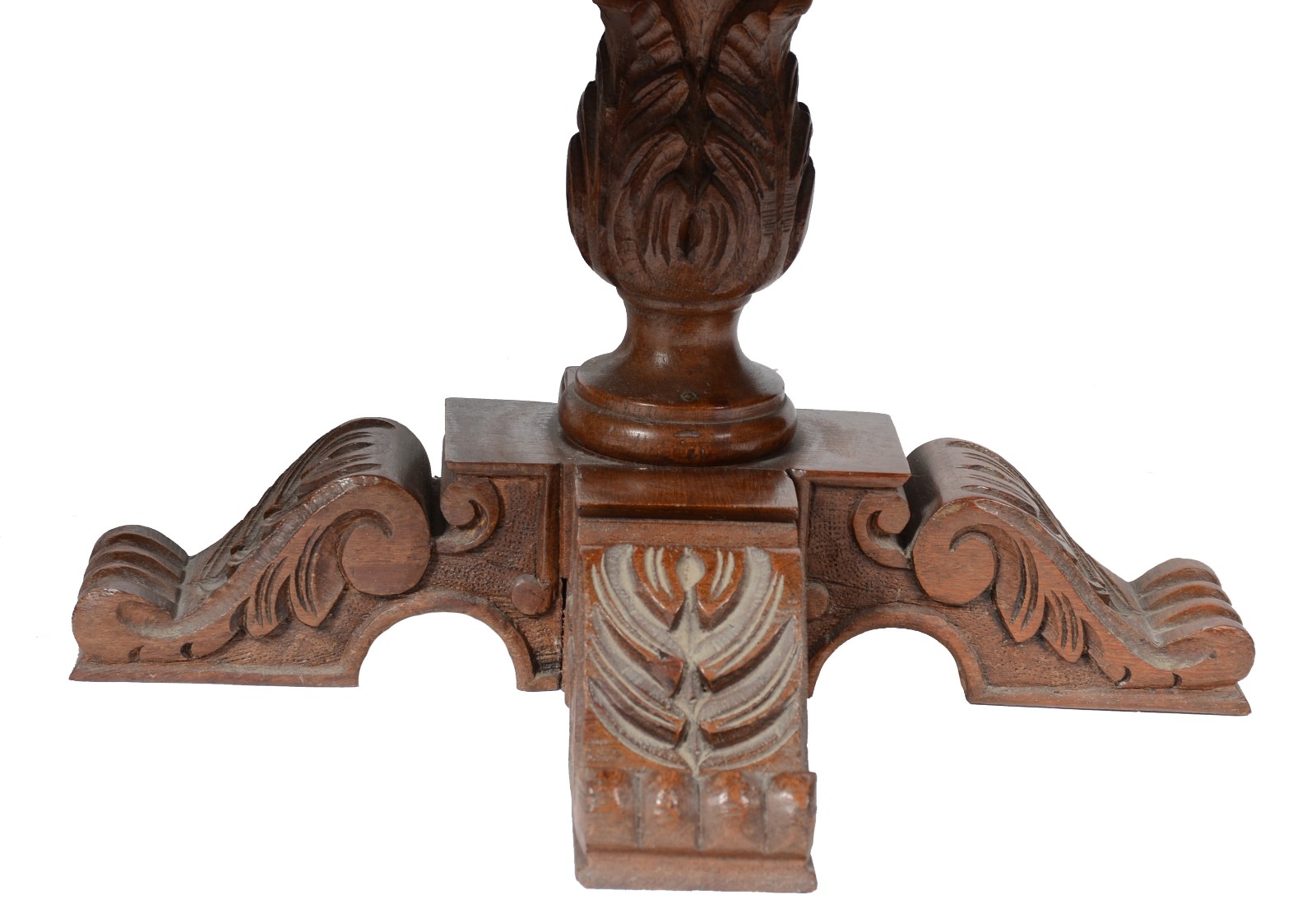 Mesa de centro de cerejeira com detalhes entalhados e tampo de... - foto 4 de 5