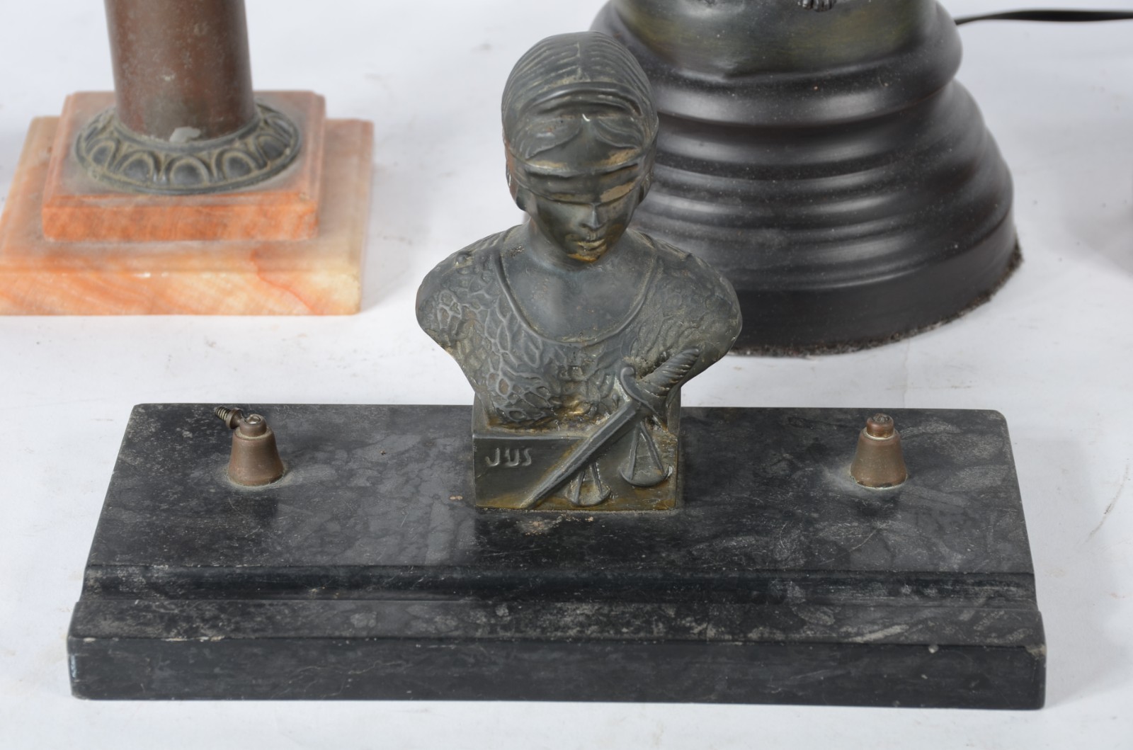 Cinco estatuetas diversas de metal. Desgastes e partes faltantes. - foto 6 de 10