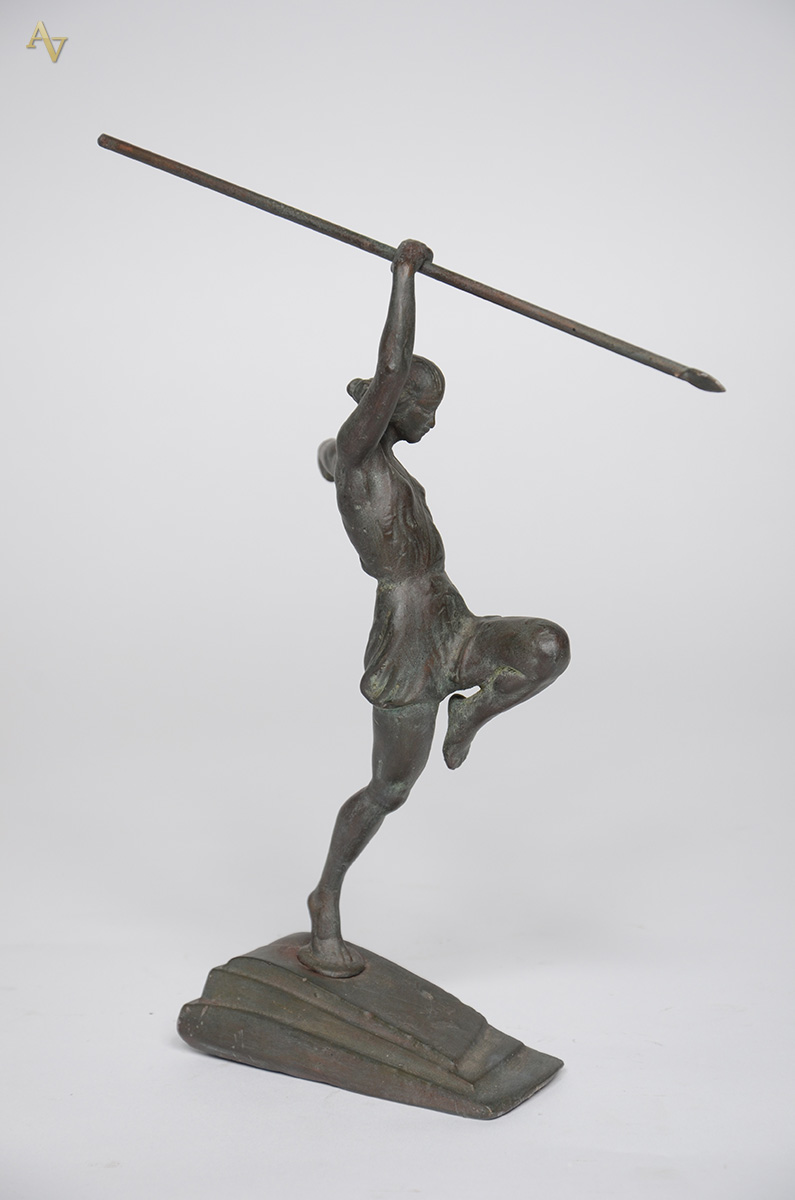 Escultura de bronze art nouveau representando caçadora. Altura 30 cm. - foto 2 de 2