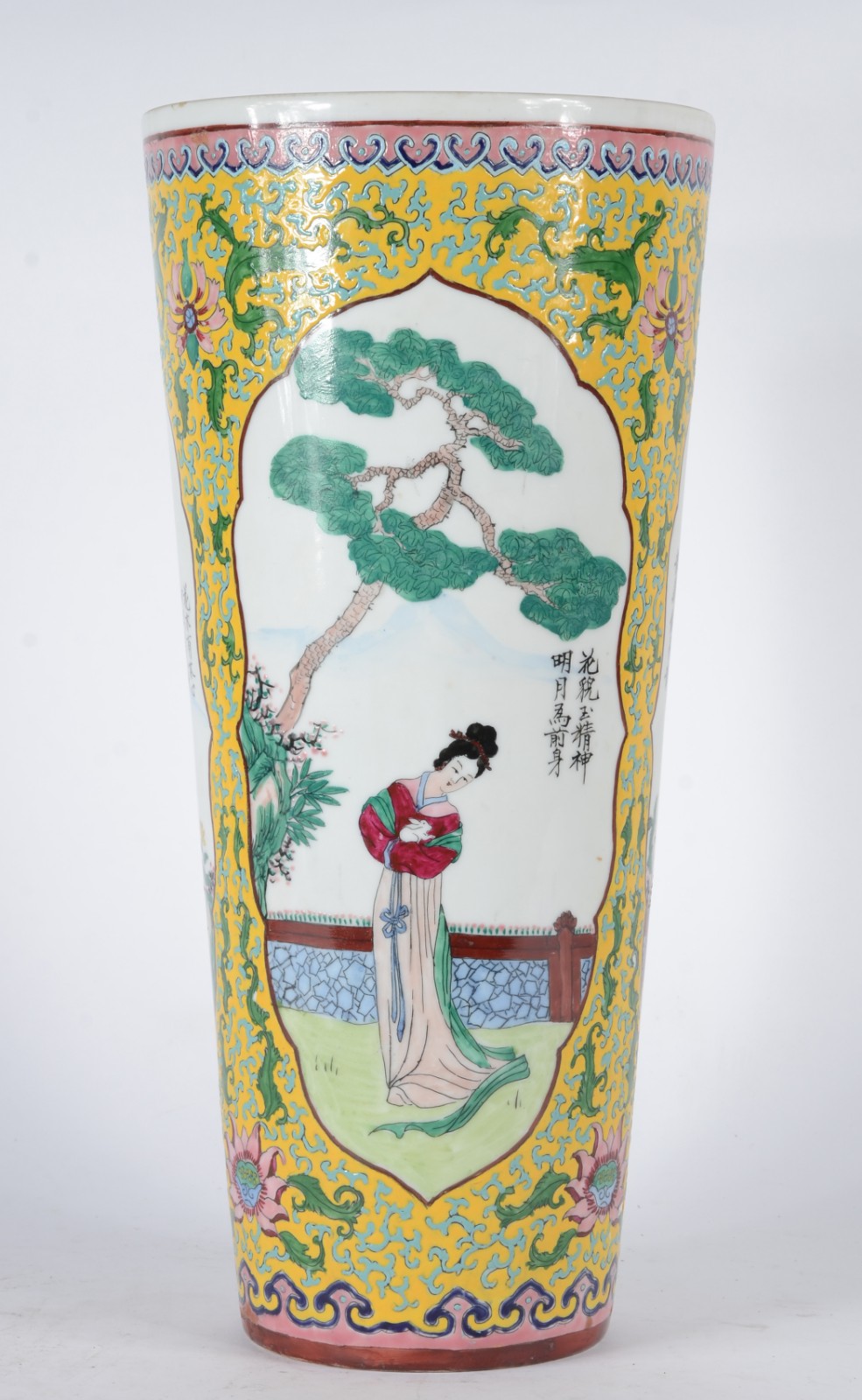 Bengaleiro de porcelana oriental decorada com gueixa e guirlandas em... - foto 1 de 5