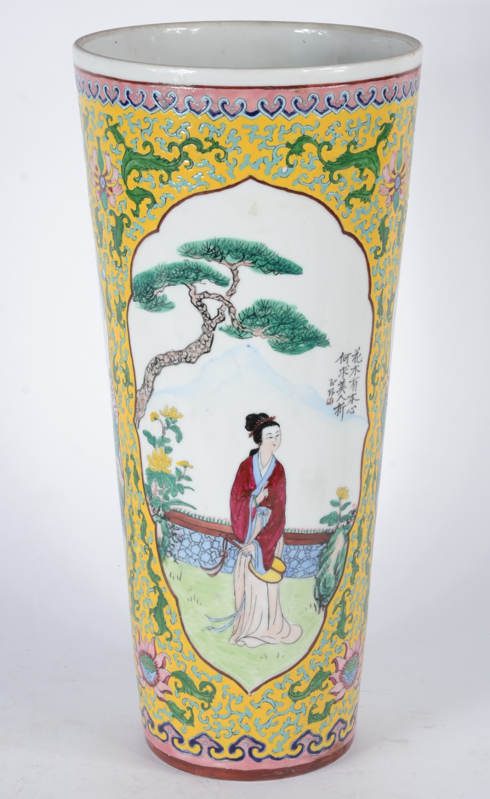 Bengaleiro de porcelana oriental decorada com gueixa e guirlandas em... - foto 2 de 5