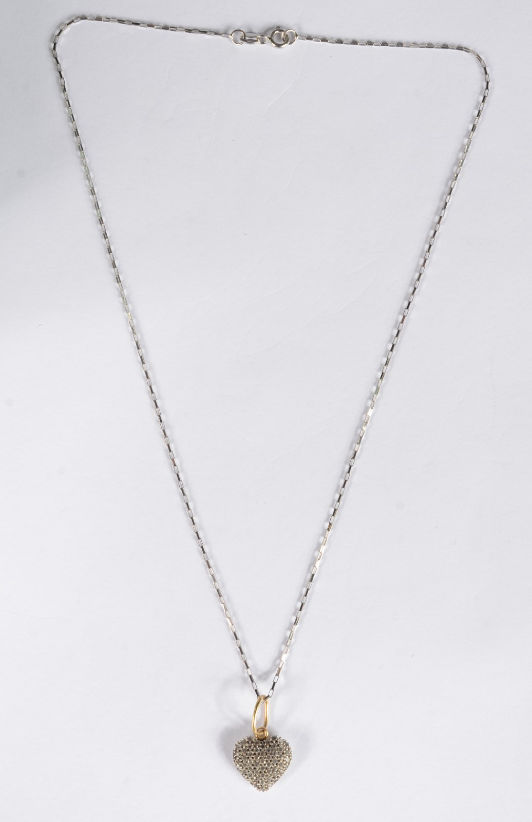 Colar com pendente coração de ouro 18 k., contraste 750 mls. (Por... - foto 2 de 5