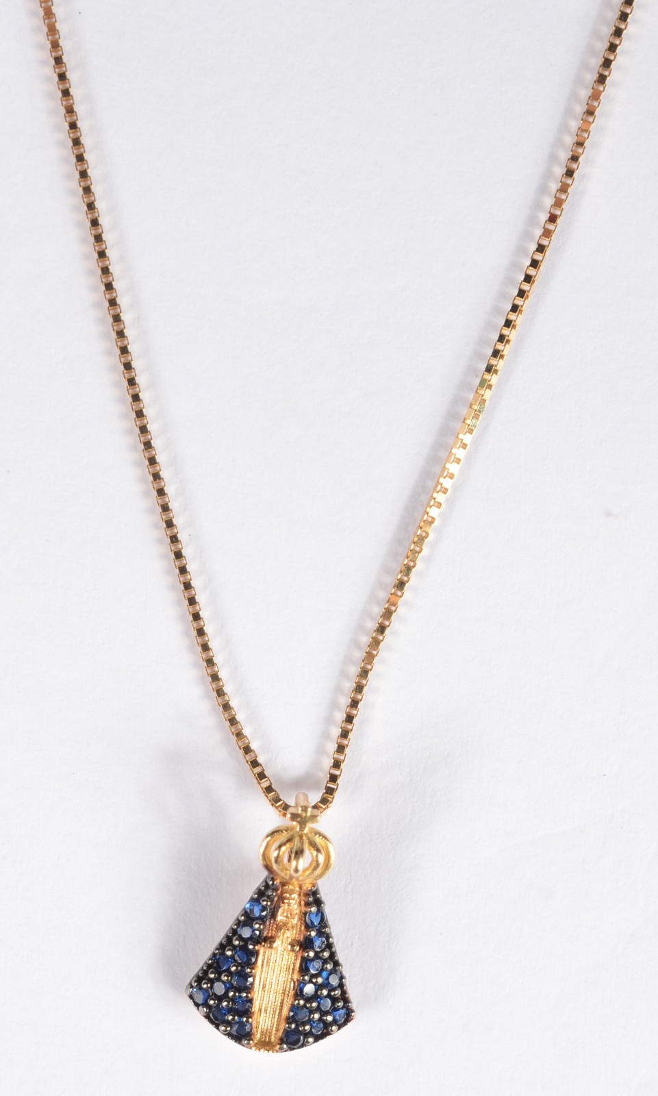 Colar com pendente Nossa Senhora Aparecida de ouro 18 k., contraste... - foto 1 de 5