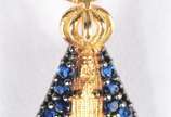 Colar com pendente Nossa Senhora Aparecida de o... - Colar com pendente Nossa Senhora Aparecida de ouro 18 k., contraste 750 mls.  (Por motivos de segurança a peça não se encontra na loja).