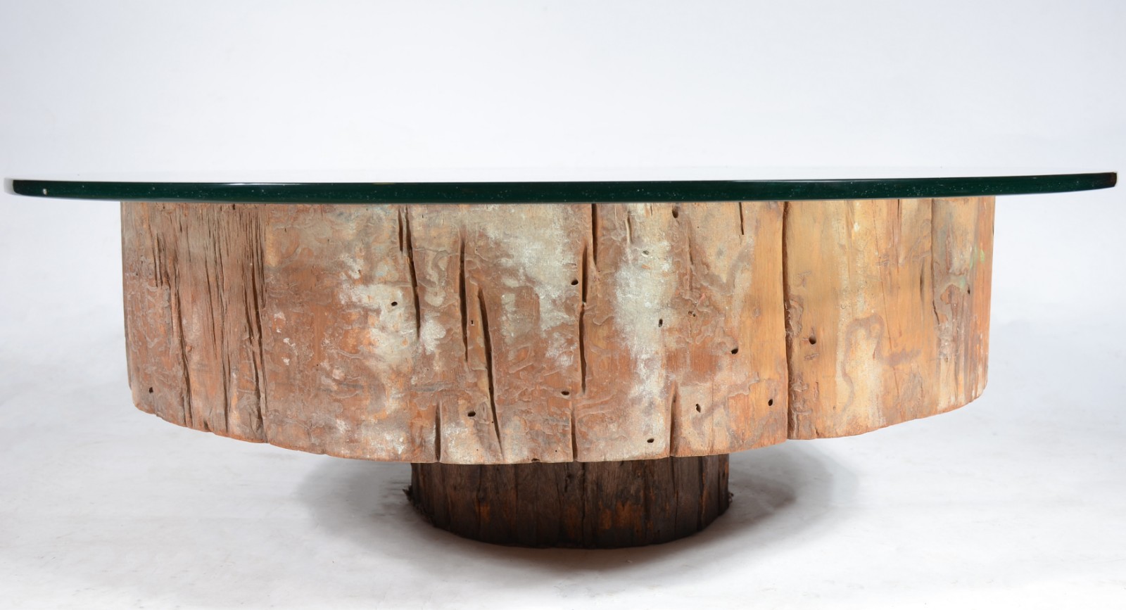 Mesa de centro com base na forma de "tronco" de madeira, tampo de... - foto 3 de 8