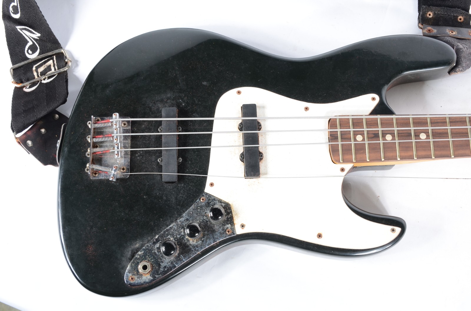 Guitarra da marca Giannini. Desgastes e oxidações. - foto 2 de 11