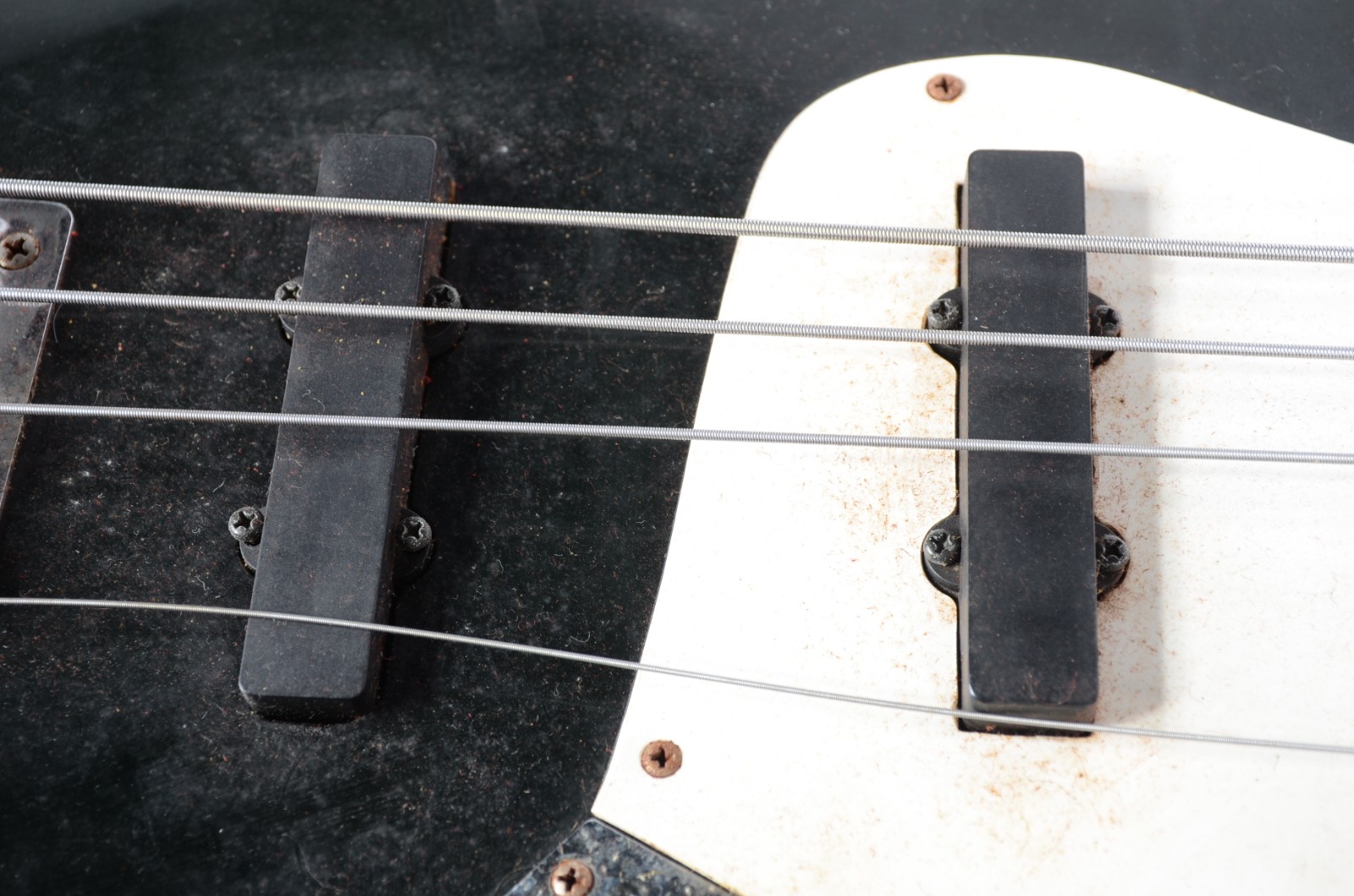 Guitarra da marca Giannini. Desgastes e oxidações. - foto 6 de 11