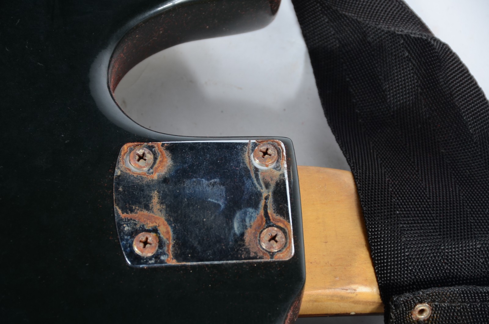 Guitarra da marca Giannini. Desgastes e oxidações. - foto 7 de 11