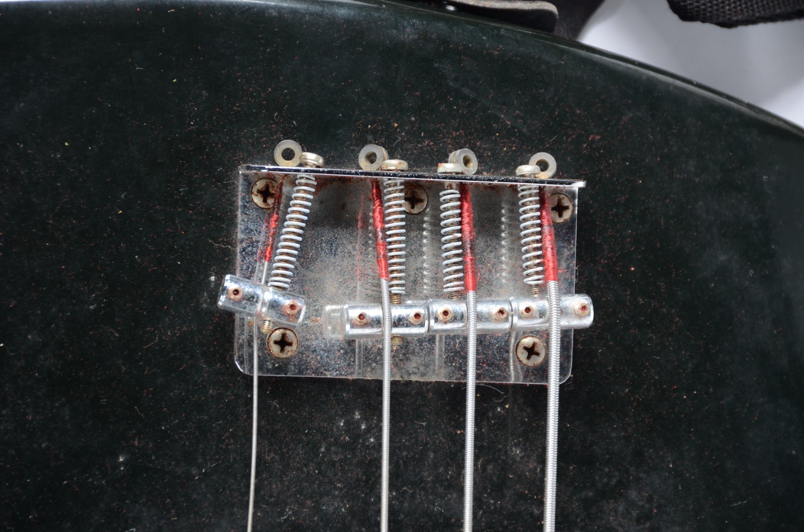 Guitarra da marca Giannini. Desgastes e oxidações. - foto 9 de 11