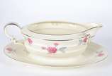 Rosenthal (1907),  - Aparelho de jantar de porcelana alemã Rosenthal, decorada com delicadas flores em tons de rosa e frisos prateados, composto de: 24 pratos rasos, 12 pr