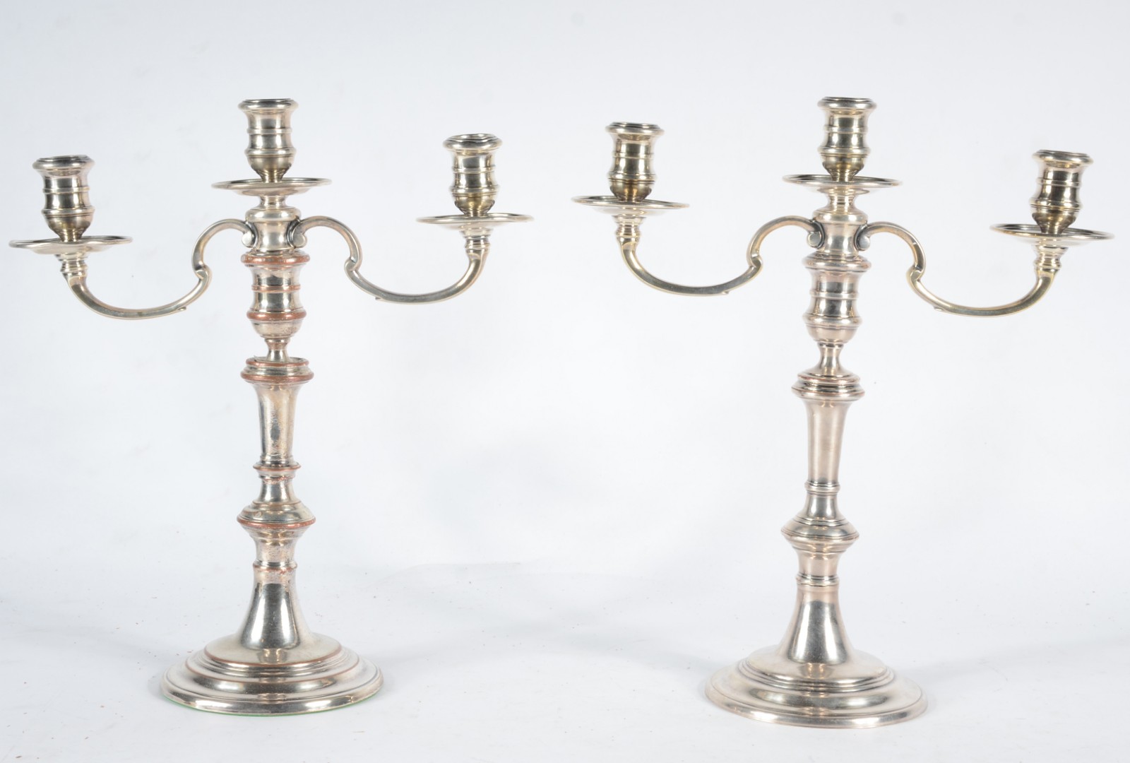 Par de candelabros para 3 velas cada, reversíveis em castiçais para... - foto 1 de 11