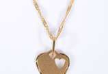 Colar com pendente feitio coração de ouro 18 k.... - Colar com pendente feitio coração de ouro 18 k., contraste 750 mls. (Por motivos de segurança a peça não se encontra na loja).