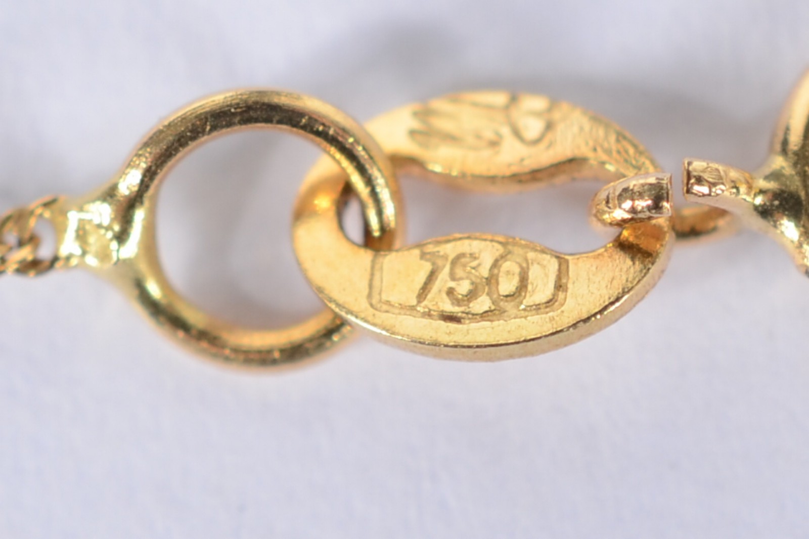 Colar com pendente feitio coração de ouro 18 k., contraste 750 mls... - foto 5 de 6