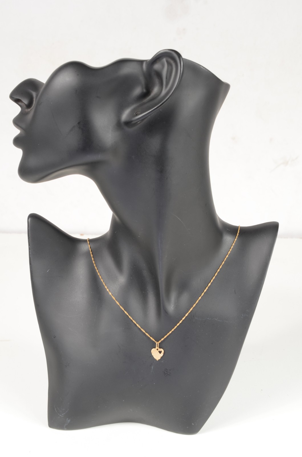 Colar com pendente feitio coração de ouro 18 k., contraste 750 mls... - foto 6 de 6