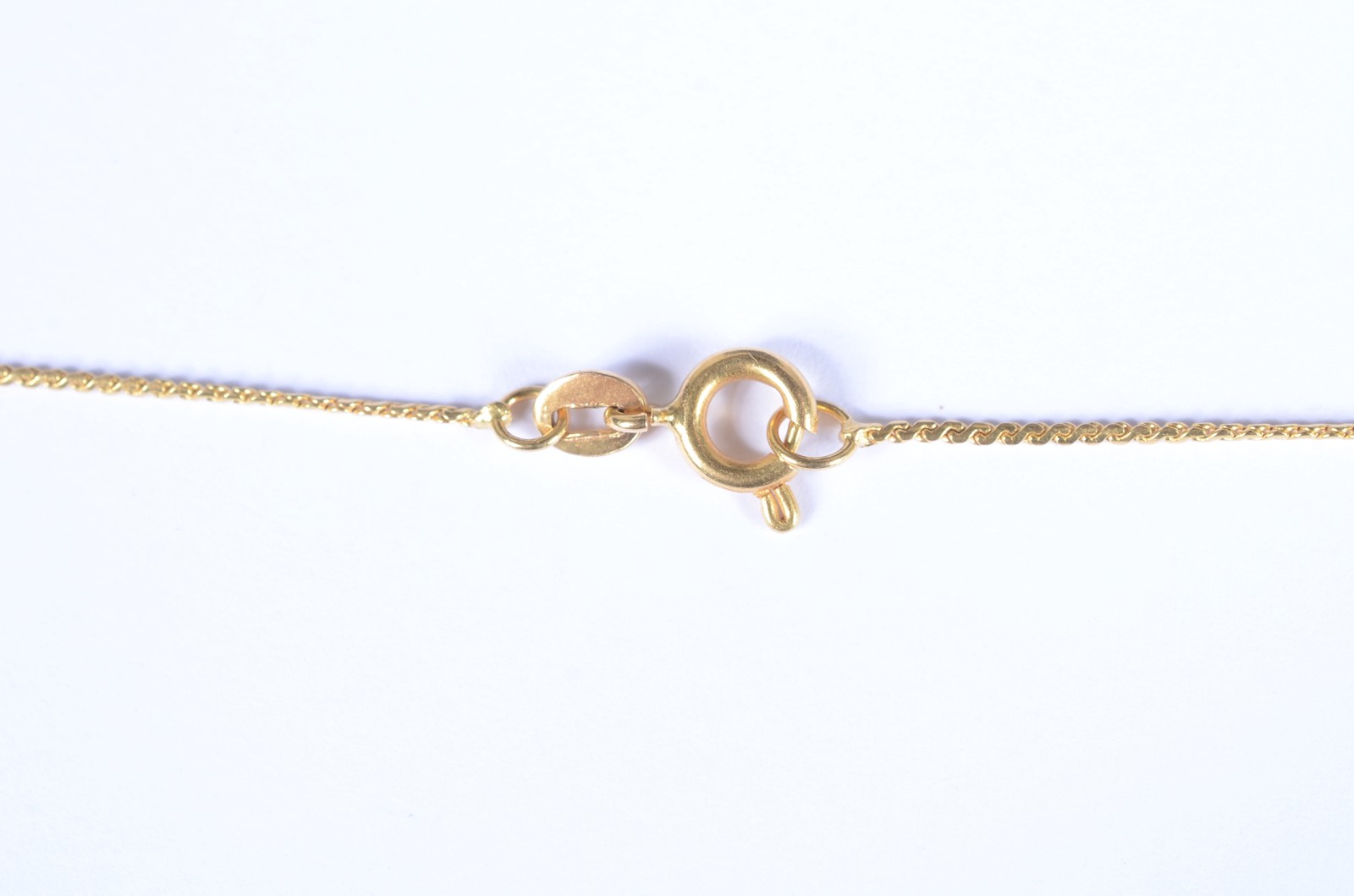 Colar com pendente na forma de coração vazado de ouro 18 k... - foto 6 de 6