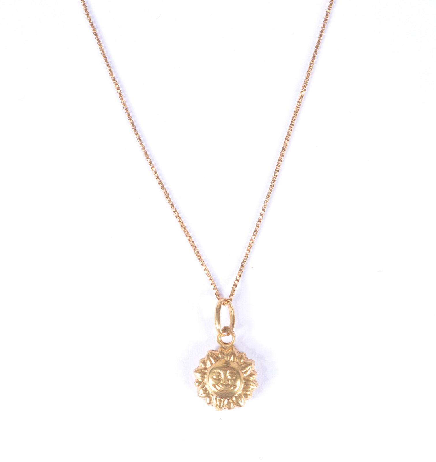 Colar com pendente de sol de ouro 18 k., contraste 750 mls. (Por... - foto 1 de 6