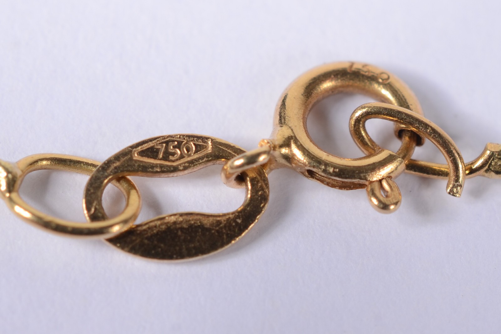 Colar com pendente de sol de ouro 18 k., contraste 750 mls. (Por... - foto 4 de 6