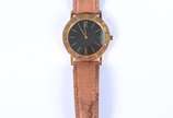 Bulgari (1884),  - Relógio masculino com caixa de ouro amarelo, modelo BB 33 GL, fundo preto, pulseira de couro castanho. Diâmetro 33 mm. (desgastes do uso)