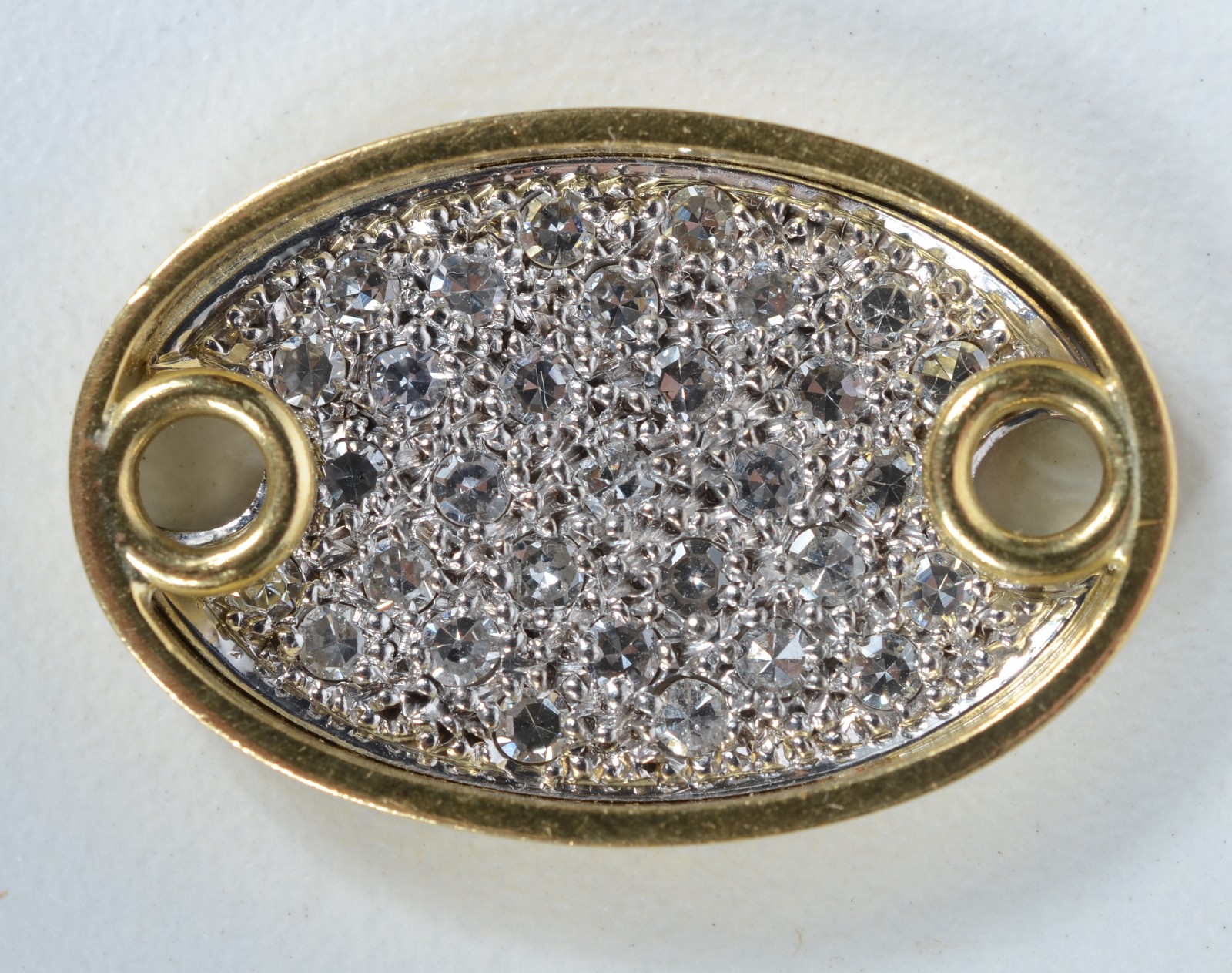 Pendente oval de ouro branco e ouro 18 k., com brilhantes. (Por... - foto 1 de 2