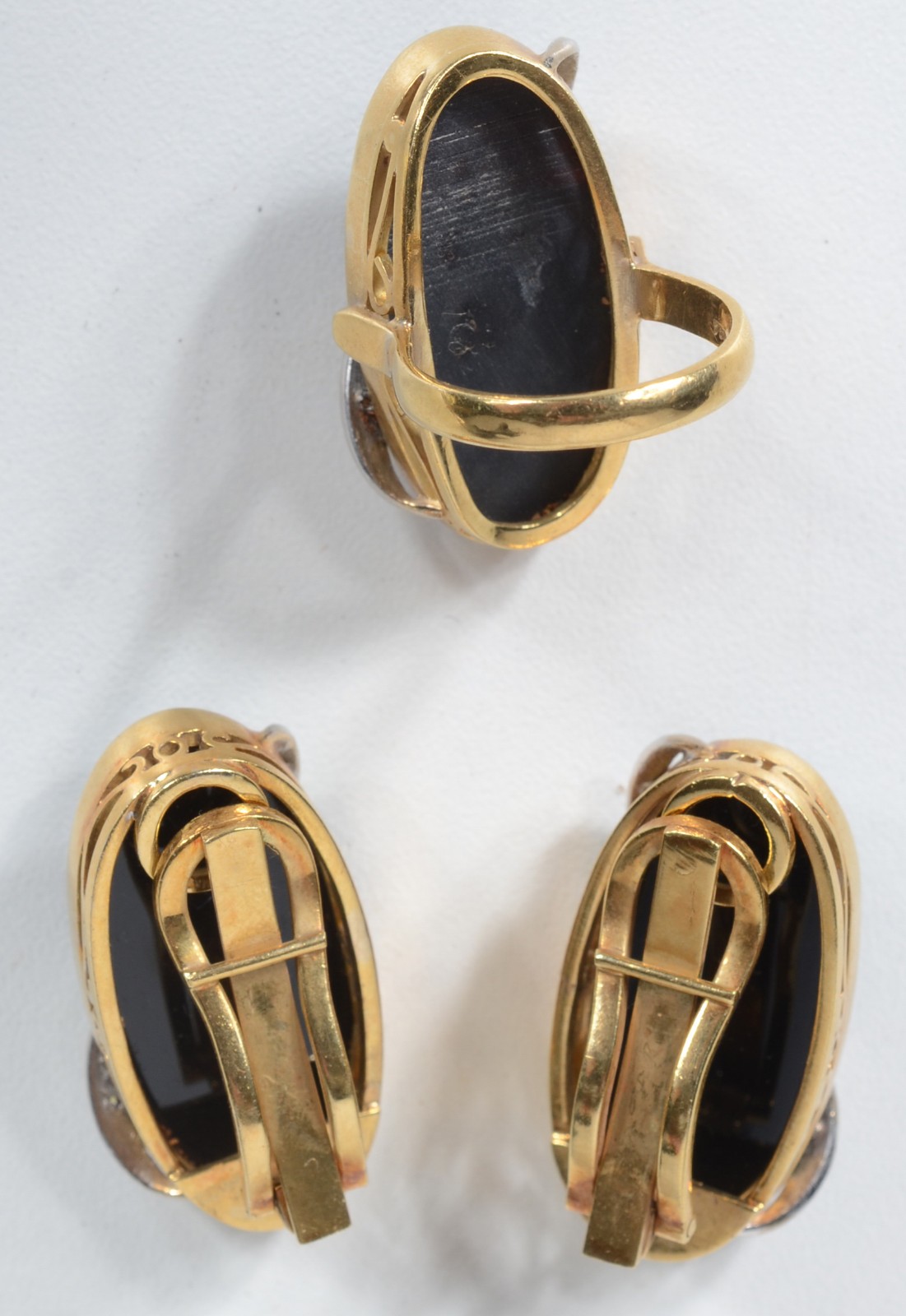 Conjunto de par de brincos de pressão e anel de ouro 18 k., contraste... - foto 3 de 5