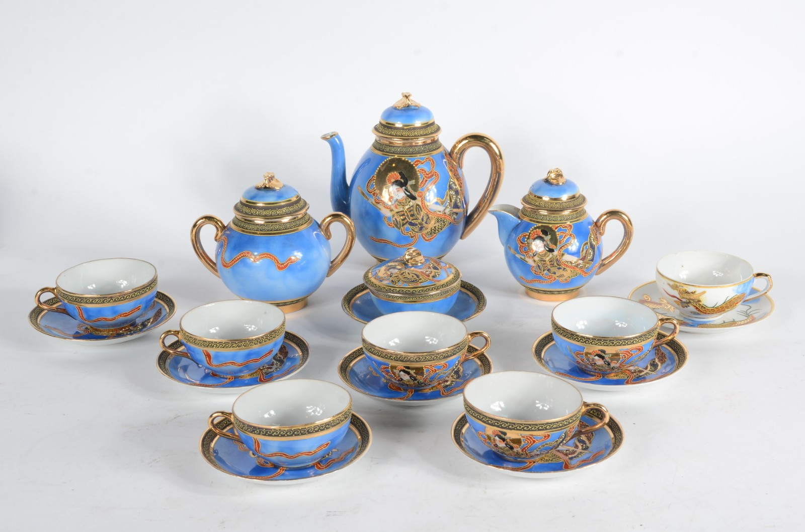 Aparelho de chá de porcelana oriental, detalhes em azul celeste com... - foto 1 de 10