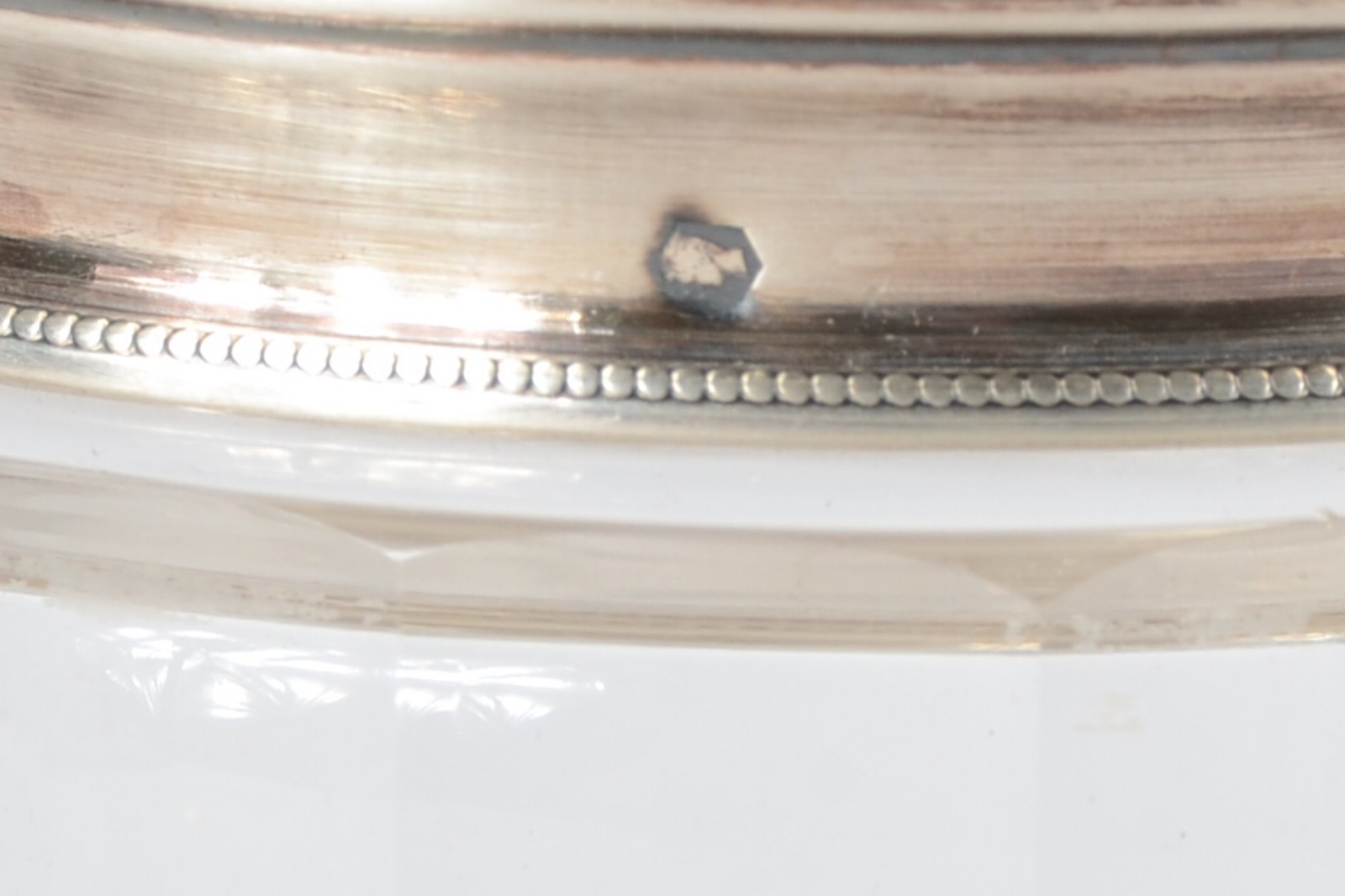 Recipiente em cristal europeu com tampa de prata cabeça de Minerva... - foto 4 de 4