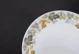 Porcelana Real (1943-1972),  - Aparelho de jantar de porcelana Real, branca com borda decorada, composto de: 19 pratos rasos, 12 pratos fundos, 12 pratos de sobremesa, sopeira e 6 t