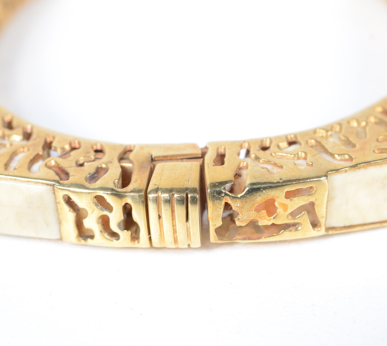 Pulseira de marfim com detalhes em ouro 18 k. (Por motivos de... - foto 3 de 3