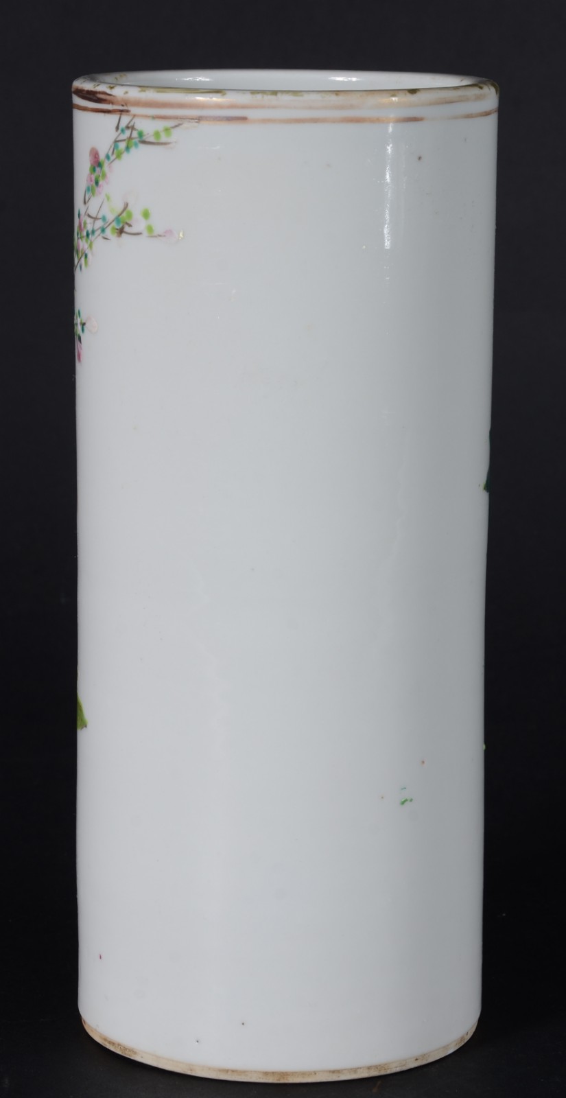 Vaso de porcelana oriental, fundo branco com pássaros e flores em... - foto 3 de 6