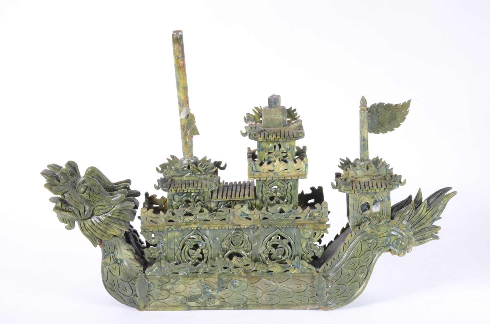 Escultura na forma de "Barca oriental com dragões" de pedra verde... - foto 6 de 9