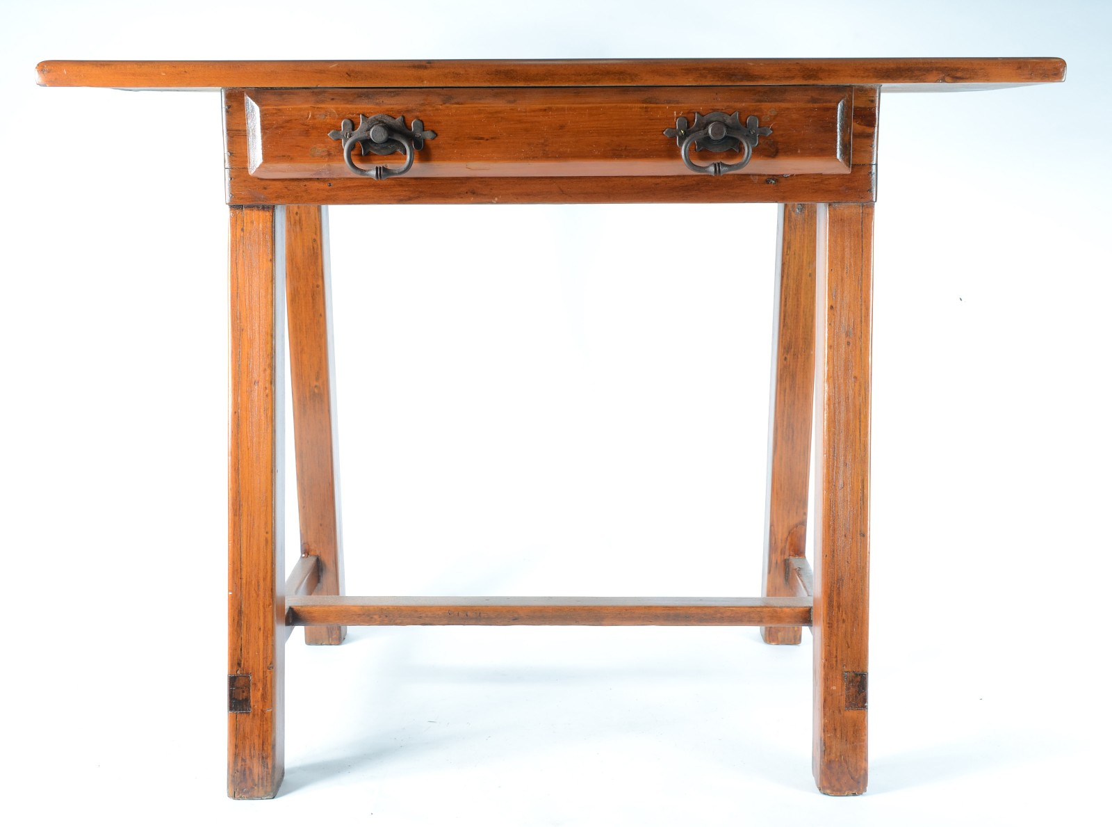 Mesa de madeira nobre com uma gaveta. Estilo colonial brasileiro. - foto 2 de 6