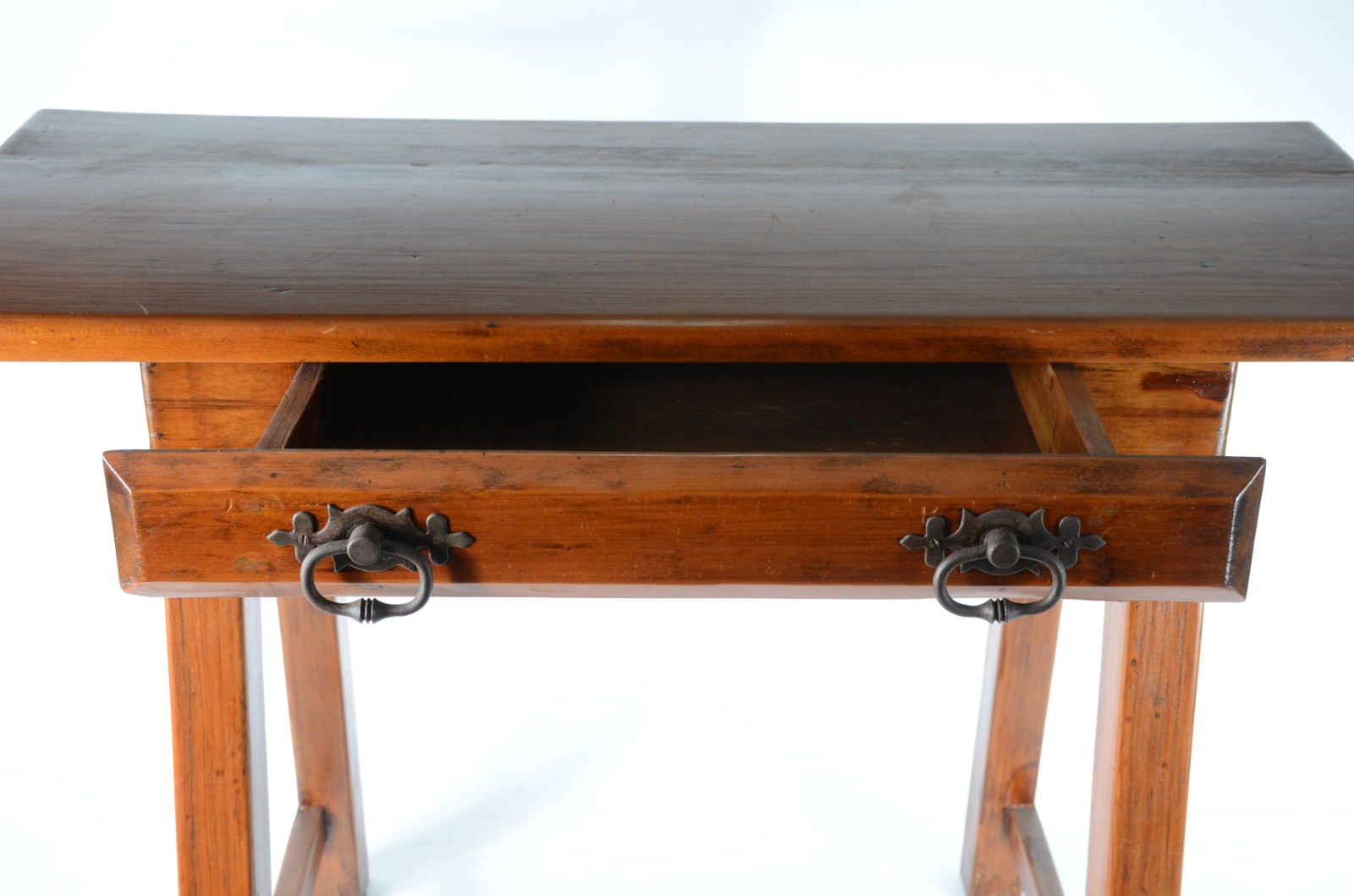 Mesa de madeira nobre com uma gaveta. Estilo colonial brasileiro. - foto 5 de 6