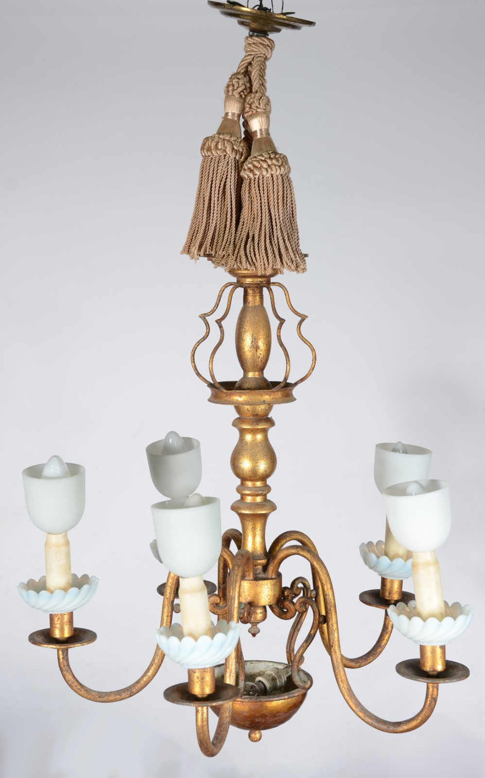 Lustre para 5 luzes de metal dourado. Estilo holandês. - foto 1 de 9