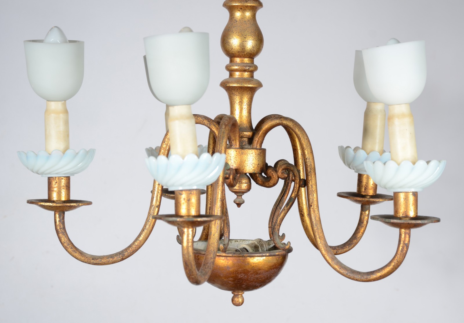 Lustre para 5 luzes de metal dourado. Estilo holandês. - foto 3 de 9