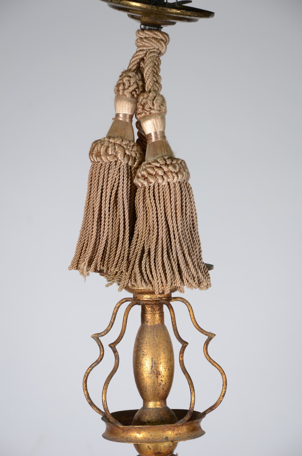 Lustre para 5 luzes de metal dourado. Estilo holandês. - foto 4 de 9