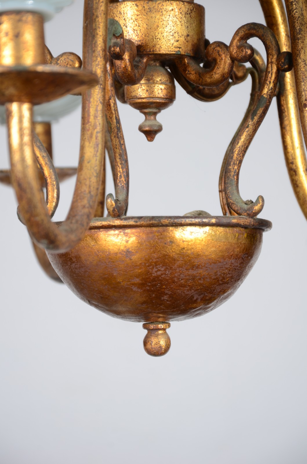 Lustre para 5 luzes de metal dourado. Estilo holandês. - foto 7 de 9