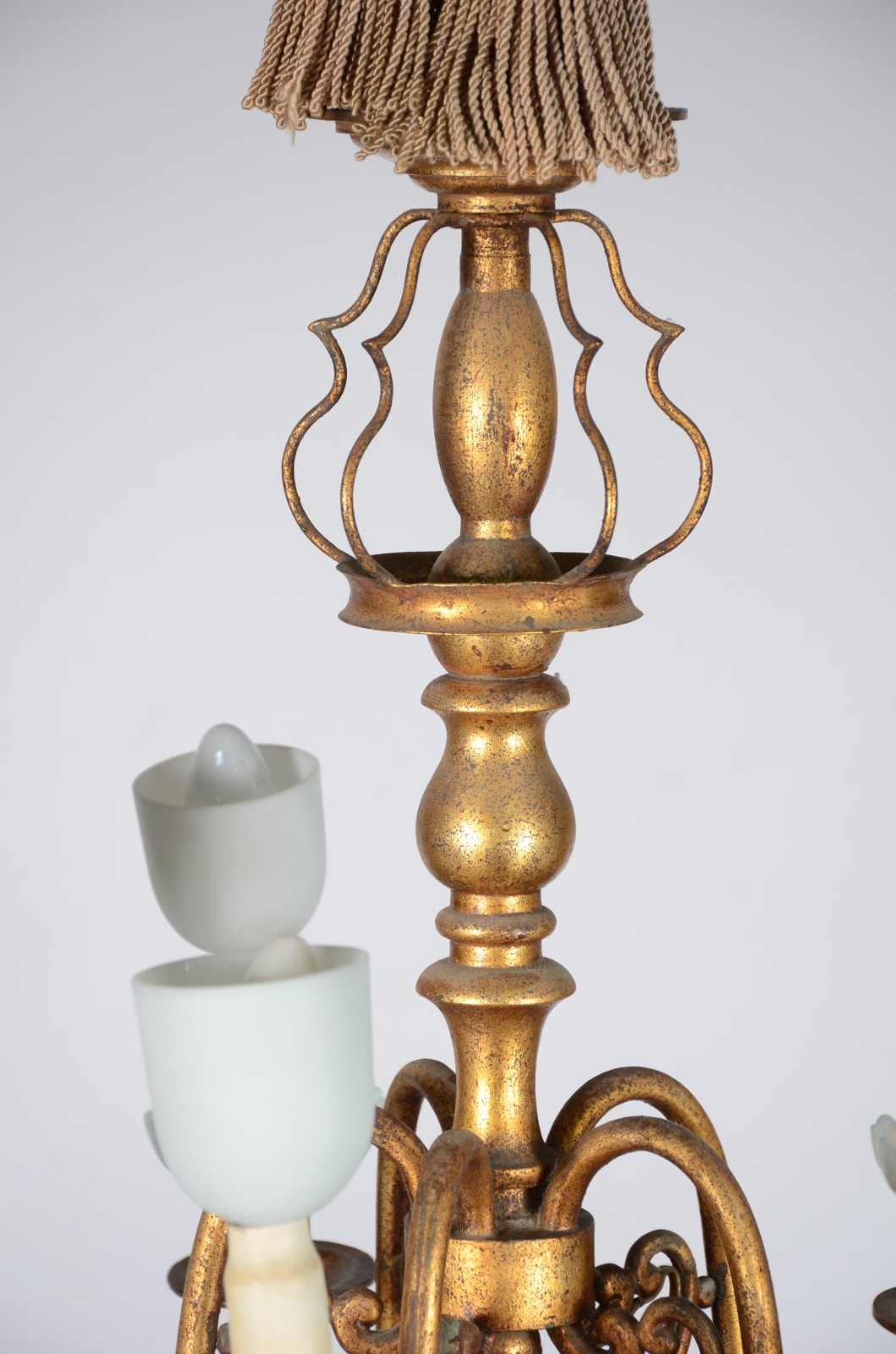 Lustre para 5 luzes de metal dourado. Estilo holandês. - foto 8 de 9
