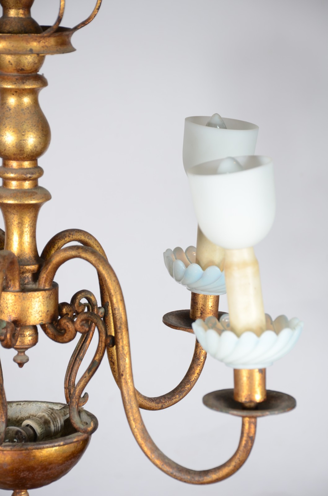 Lustre para 5 luzes de metal dourado. Estilo holandês. - foto 9 de 9