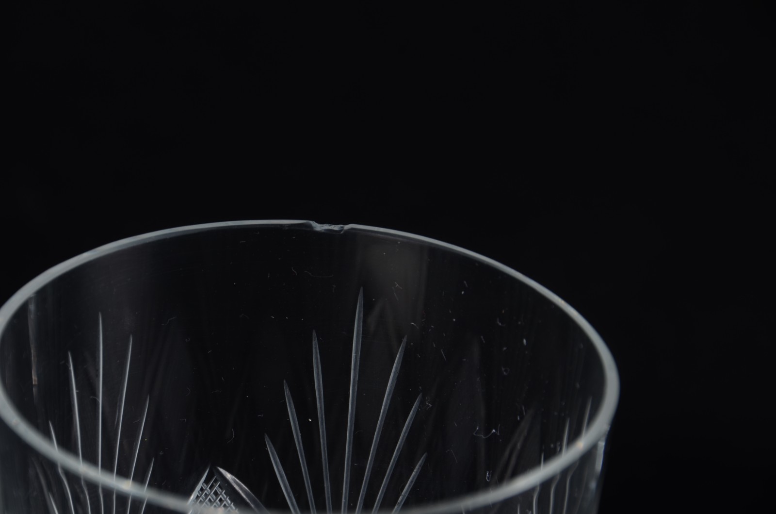Diversas taças de cristal lapidado, sendo: 2 flutes, 4 flutes baixas... - foto 2 de 3