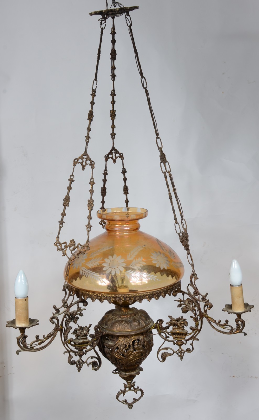 Lustre de metal dourado, cúpula de vidro. - foto 1 de 5