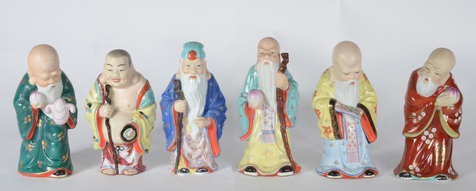 Conjunto com 6 figuras representando divindades de porcelana oriental... - foto 1 de 4