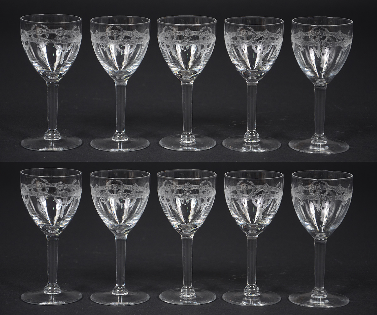 Dez cálices de cristal Saint Louis para licor.