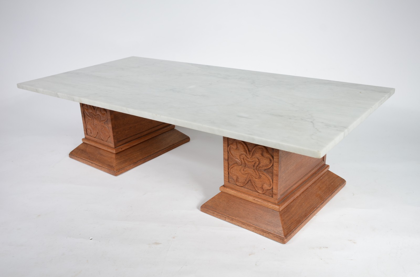 Mesa de centro com duas bases quadrangulares de madeira, detalhes... - foto 1 de 6