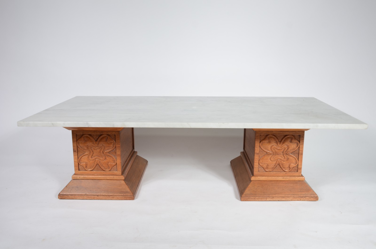 Mesa de centro com duas bases quadrangulares de madeira, detalhes... - foto 2 de 6