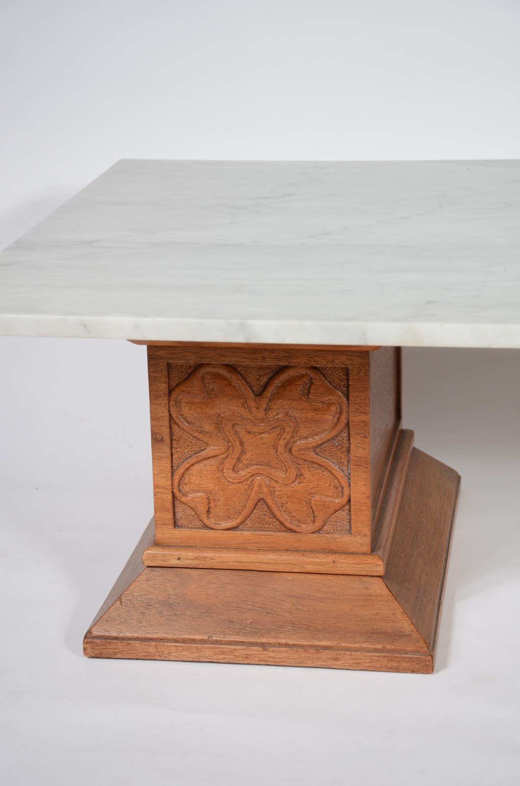 Mesa de centro com duas bases quadrangulares de madeira, detalhes... - foto 3 de 6