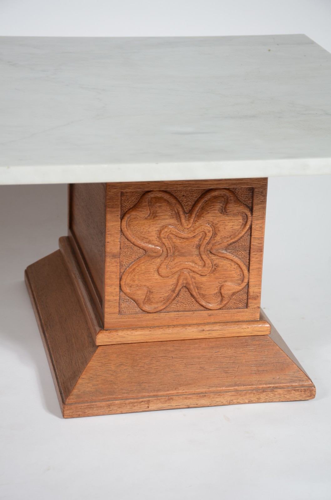 Mesa de centro com duas bases quadrangulares de madeira, detalhes... - foto 4 de 6