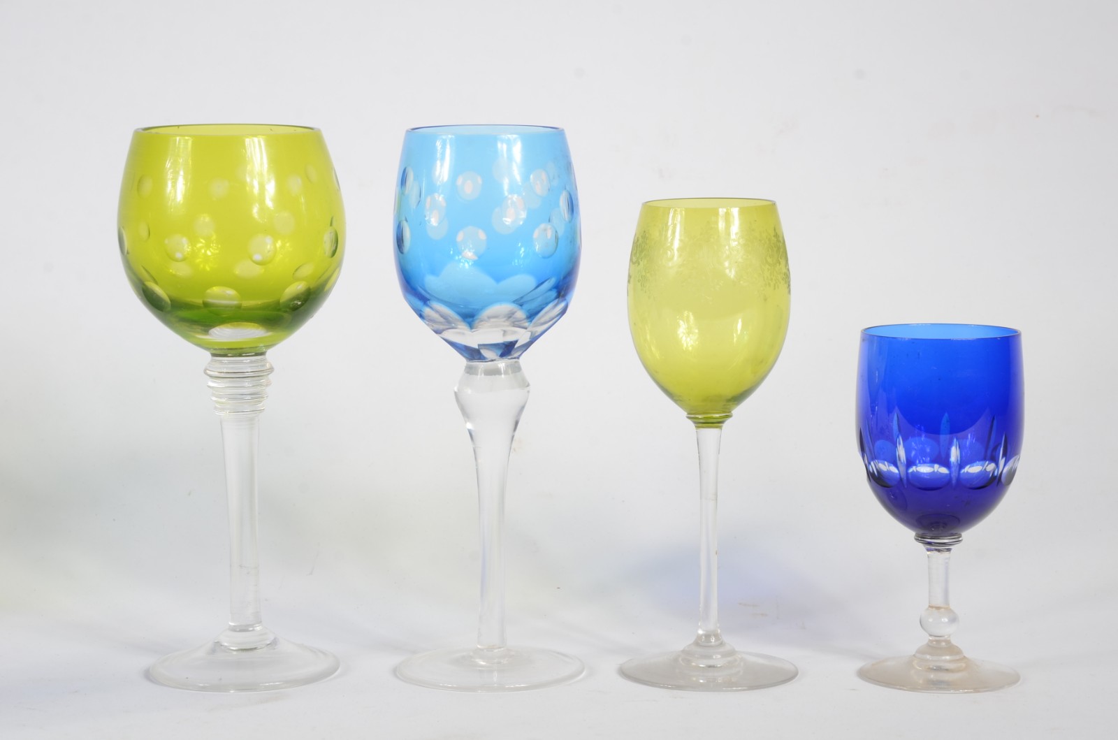 Sete taças para vinho de cristal lapidado em diversos formatos e... - foto 2 de 2