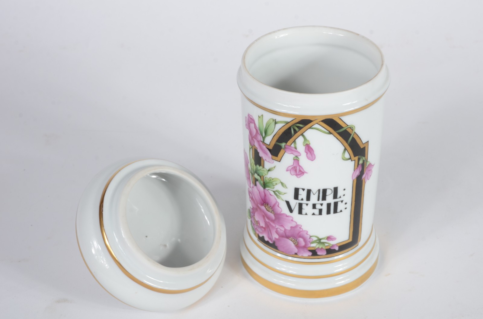 Seis peças diversas de porcelana pintada á mão, sendo: caixa redonda... - foto 7 de 10