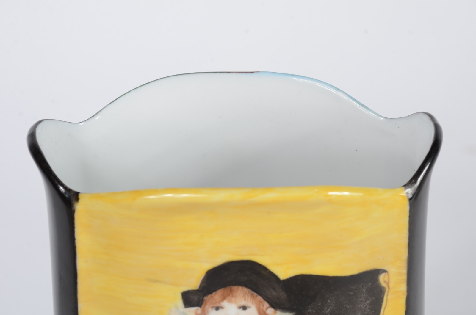 Seis peças diversas de porcelana pintada á mão, sendo: caixa redonda... - foto 8 de 10