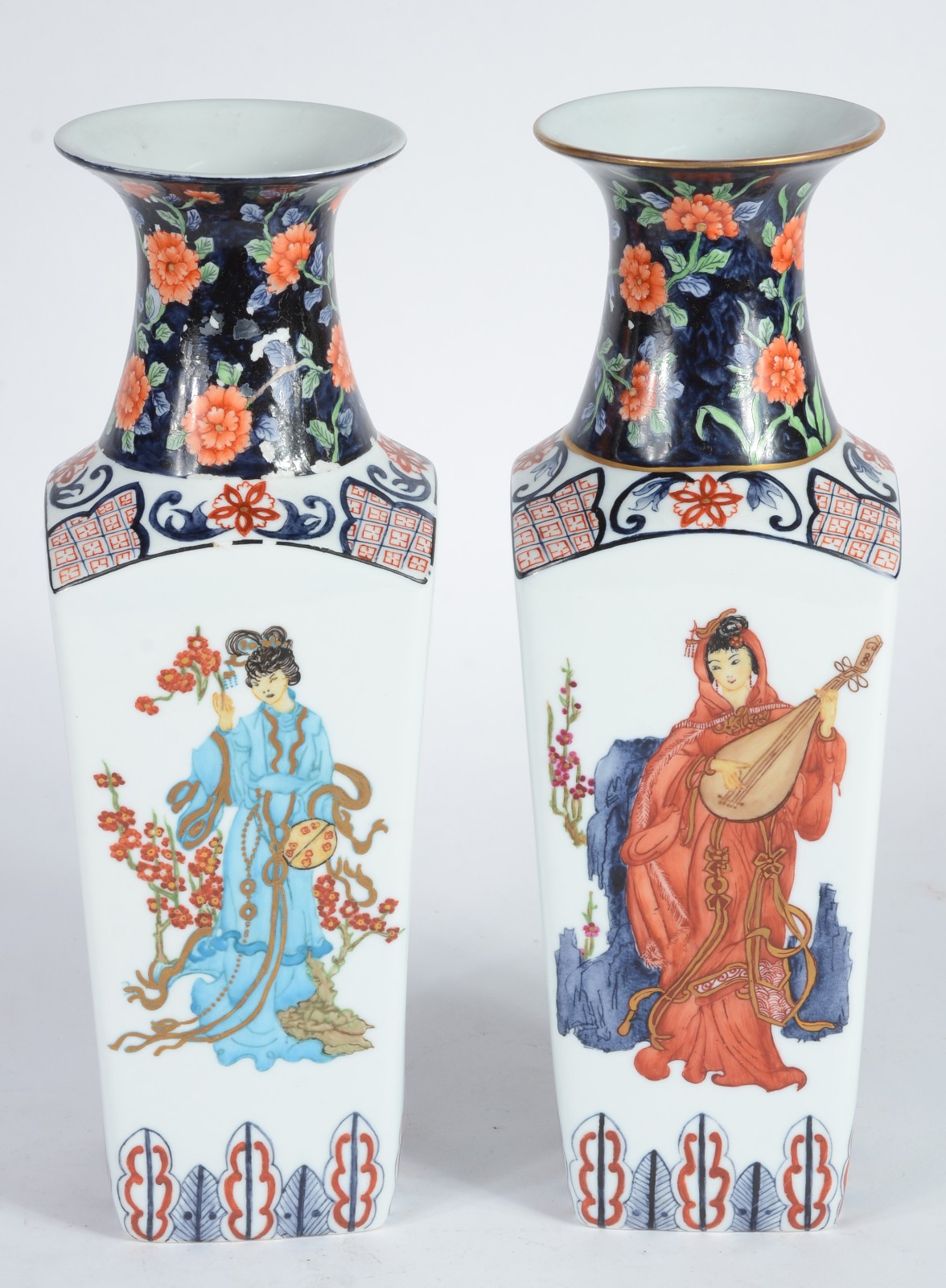 Par de vasos de porcelana pintados á mão com motivos orientais de... - foto 3 de 5
